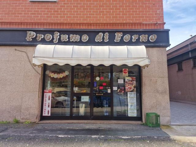 Locale in vendita di 140 m² in Via Carlo Arturo Jemolo