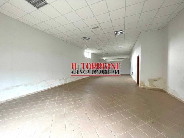 Locale in vendita di 133 m² in Via della Costituzione