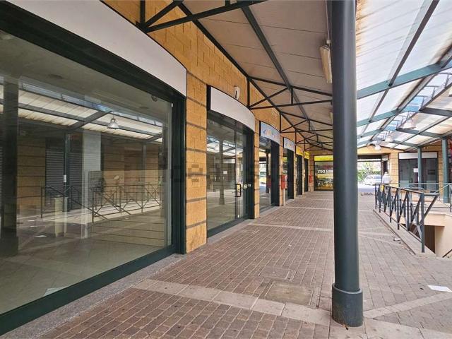 Locale in vendita di 133 m² in Viale Gian Galeazzo Sforza, 62