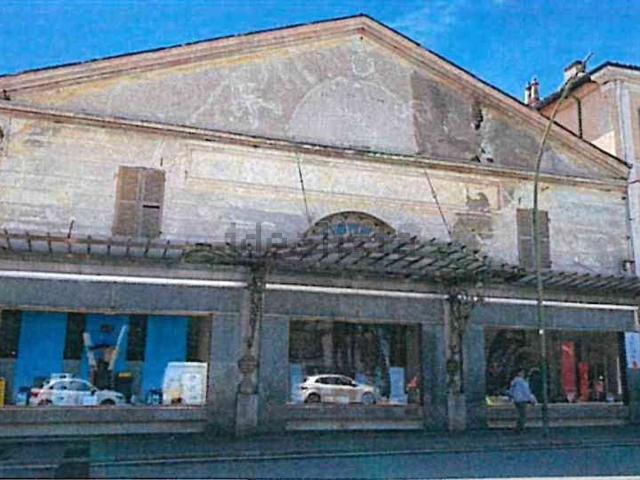 Locale in vendita di 1340 m² in Corso Torino, 154