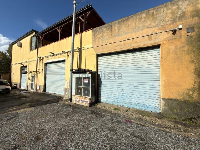 Locale in vendita di 134 m² in Traversa Fiume, 7