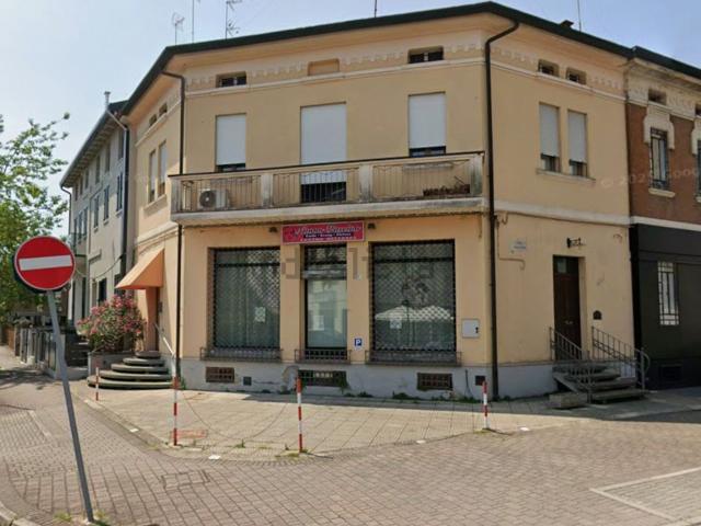 Locale in vendita di 134 m² in Via della Pace, 18