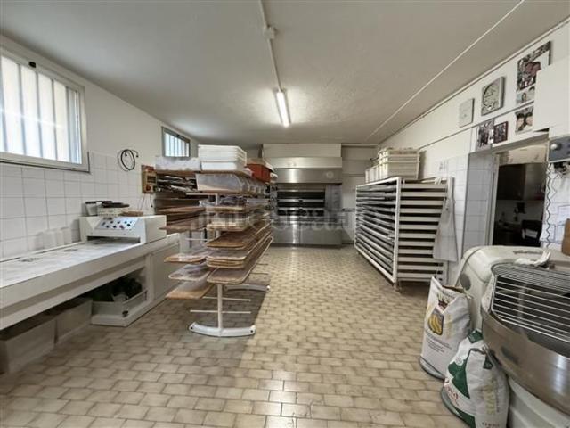 Locale in vendita di 134 m² in Via Torricella di Sopra