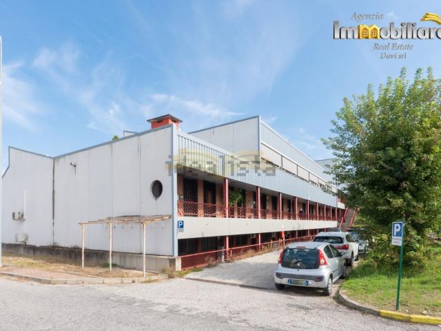 Locale in vendita di 134 m² in Circonvallazione Ovest, 4