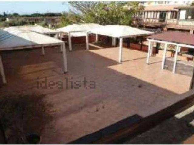 Locale in vendita di 13569 m² in Via Lipari, 1
