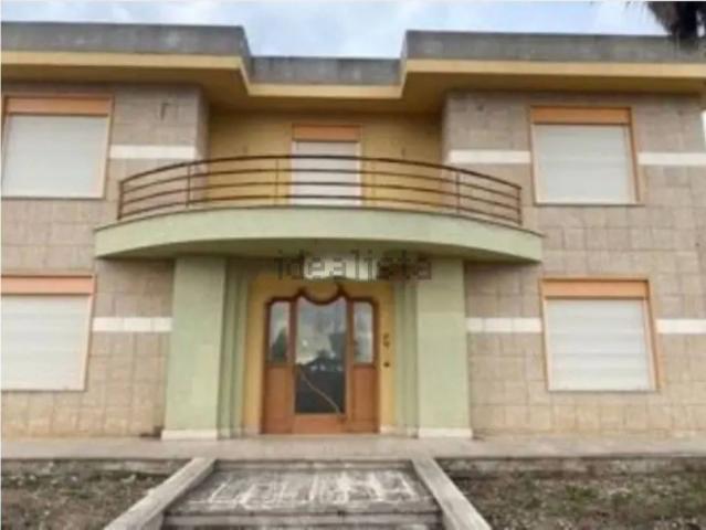Locale in vendita di 1350 m² in Via Don Primo Mazzolari
