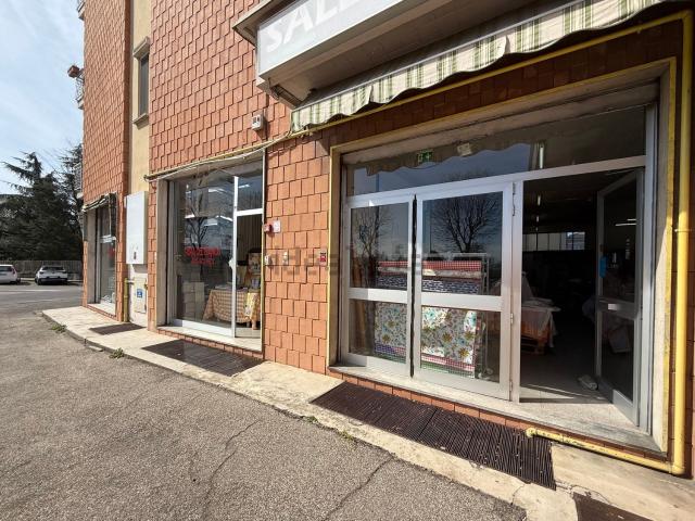 Locale in vendita di 1350 m² in Via Giuseppe Verdi, 82