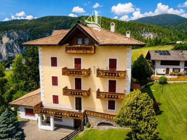 Locale in vendita di 1350 m² in Via Principale