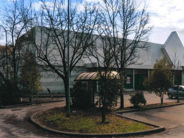 Locale in vendita di 1350 m² in Via Ravegnana