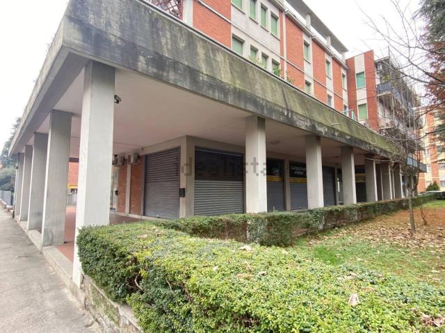 Locale in vendita di 135 m² in Via Arturo Solari, 16