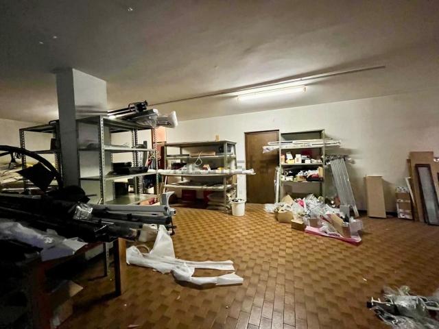 Locale in vendita di 135 m² in Via Enrico Cernuschi, 71