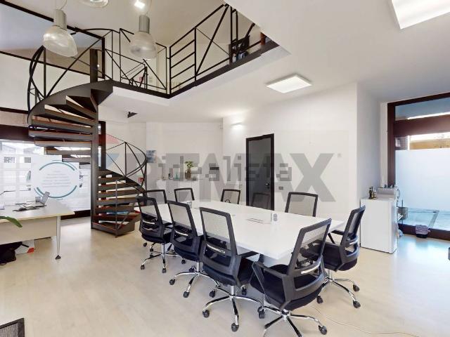 Locale in vendita di 135 m² in Via Montebello, 14