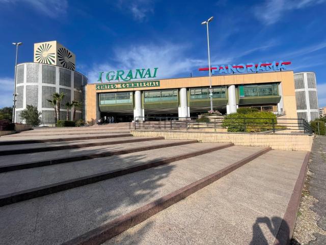 Locale in vendita di 135 m² in Via Mario Rigamonti, 100