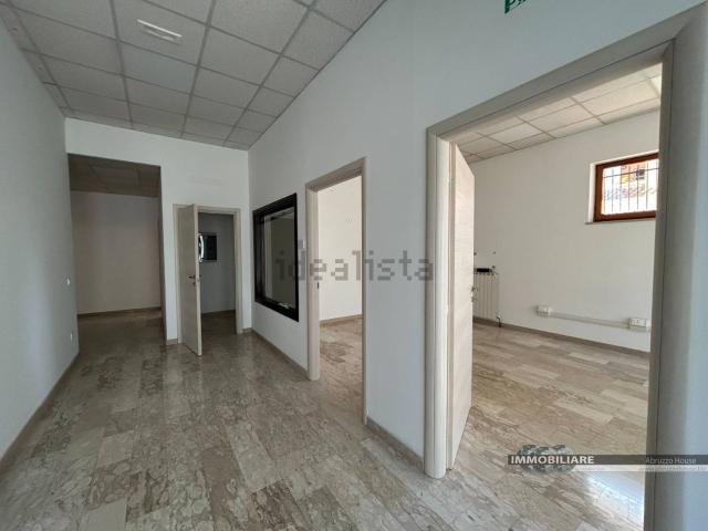 Locale in vendita di 135 m² in Via Roma, 79