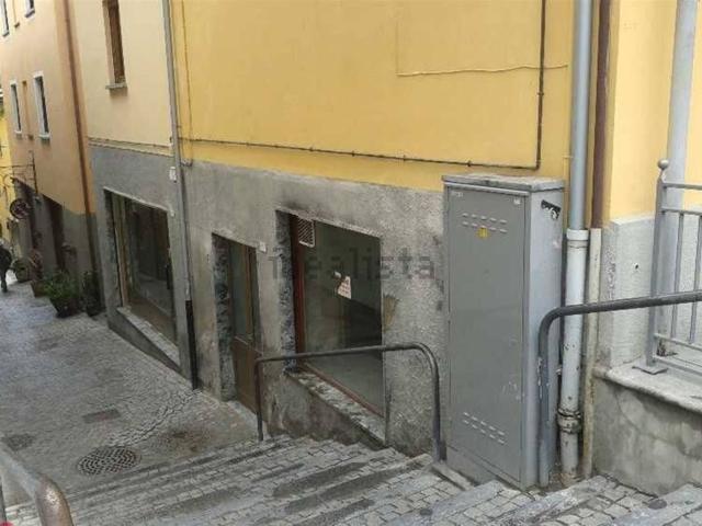 Locale in vendita di 135 m² in Via Roma