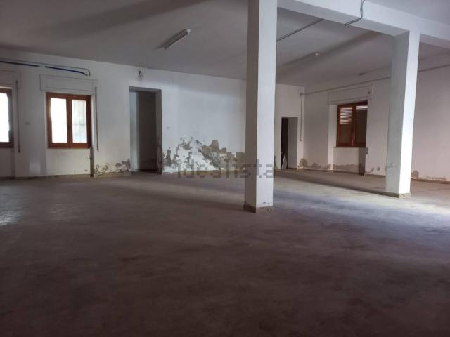 Locale in vendita di 135 m² in Via Tenente Cacciarru