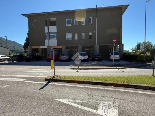 Locale in vendita di 135 m² in Via Trasaghis, 7