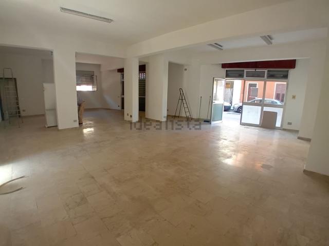 Locale in vendita di 135 m² in Via Villa Rosina, 11