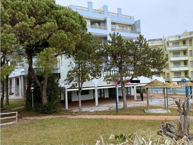 Locale in vendita di 135 m² in Viale Italia, 14