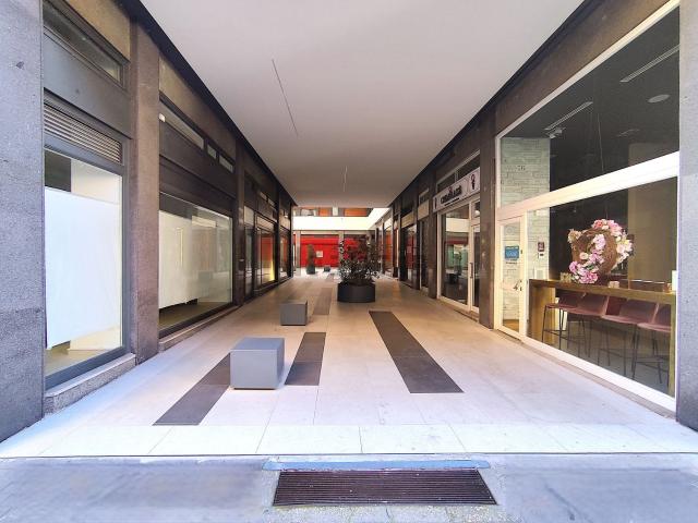 Locale in vendita di 135 m² in Galleria Roma, 2