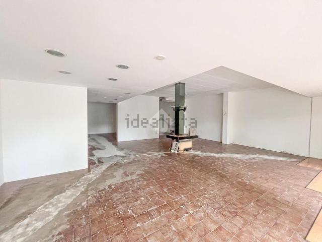 Locale in vendita di 135 m² in Piazza 1° Maggio, 1