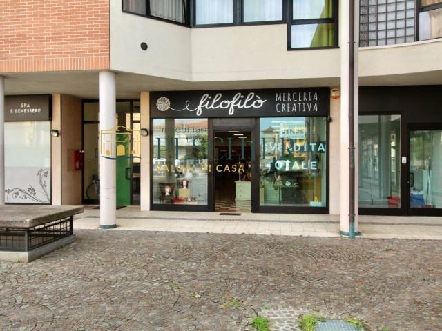 Locale in vendita di 135 m² in Piazza IV Novembre, 10