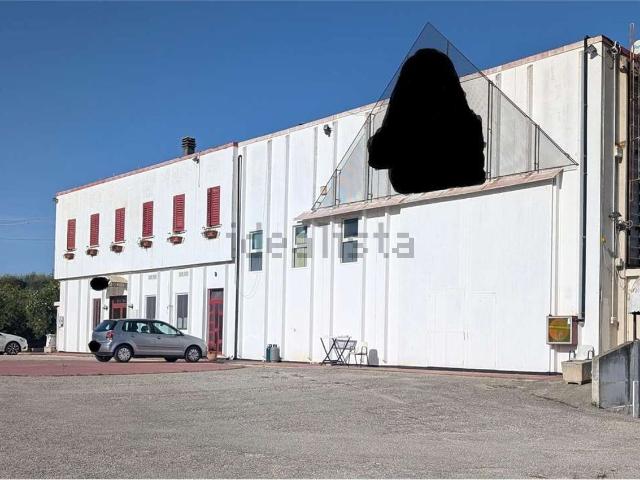 Locale in vendita di 1360 m² in Contrada Foreste