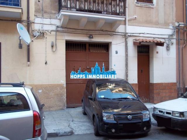 Locale in vendita di 136 m² in Via Paolo Emiliani Giudici