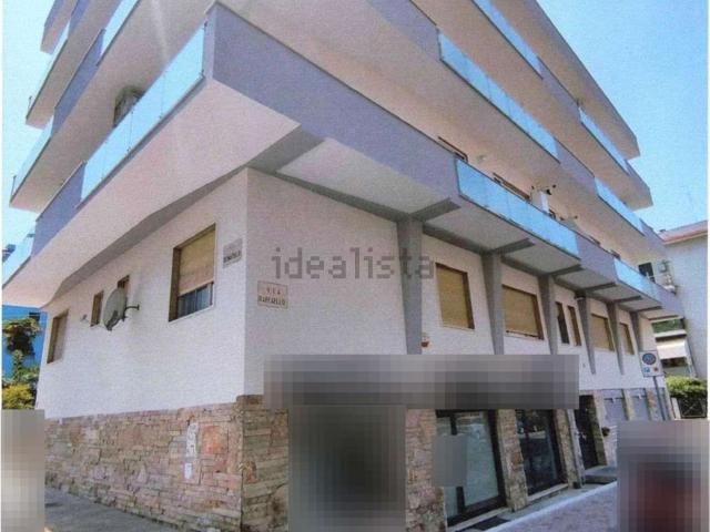 Locale in vendita di 136 m² in Via Raffaello Sanzio, 67