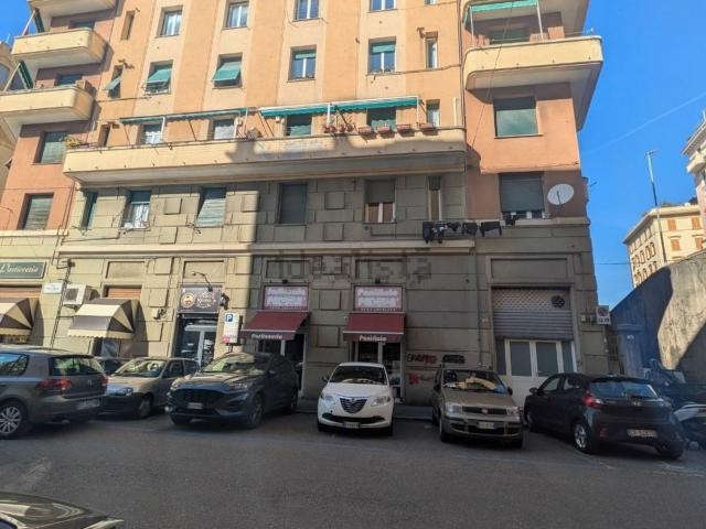 Locale in vendita di 136 m² in Via Vito Vitale, 8
