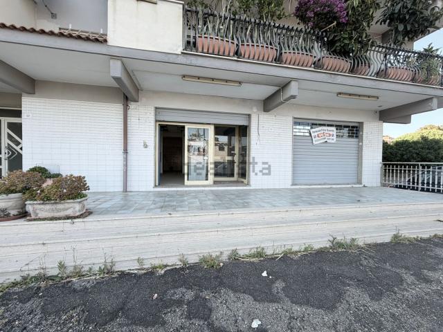 Locale in vendita di 136 m² in Largo Giovanni XXIII