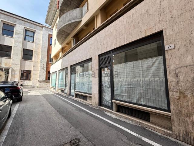 Locale in vendita di 137 m² in Via Crescenzio Scarselli, 12