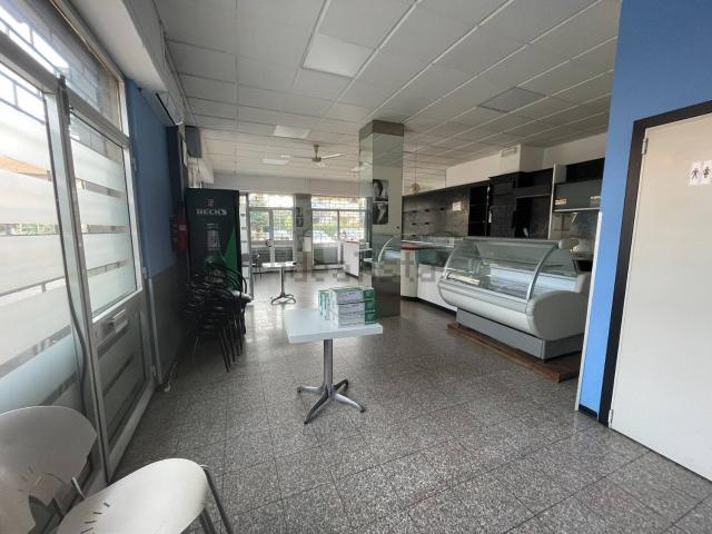 Locale in vendita di 138 m² in Via Brigata San Faustino