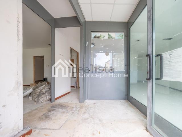 Locale in vendita di 138 m² in Via del Faro