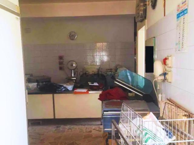 Locale in vendita di 138 m² in Via Erbesso, 14