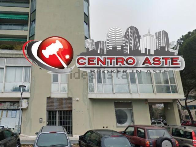 Locale in vendita di 138 m² in Via Salvo D&apos Acquisto