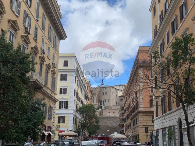 Locale in vendita di 138 m² in Via Santamaura