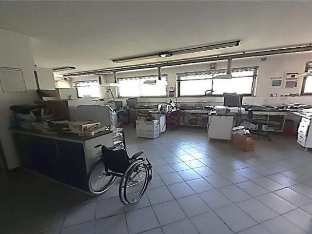 Locale in vendita di 138 m² in Via Piane di Tesino