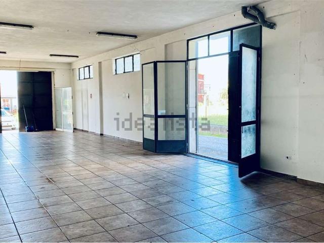 Locale in vendita di 138 m² in Viale del Lavoro, 3