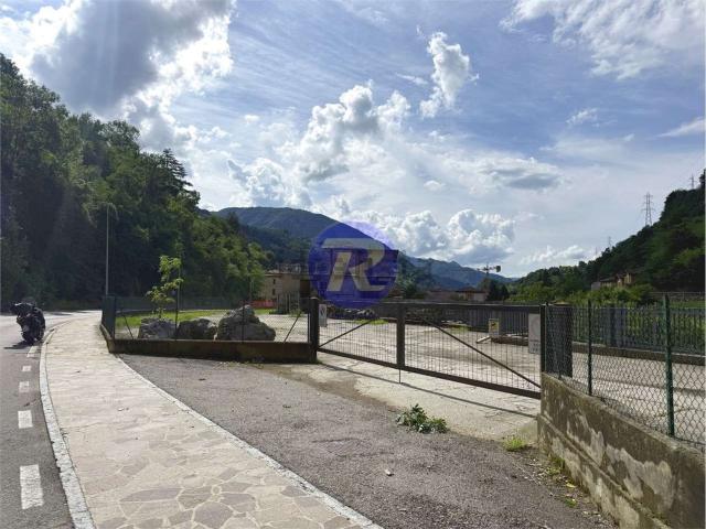 Locale in vendita di 1390 m² in Via Roncaglia Fuori, 20