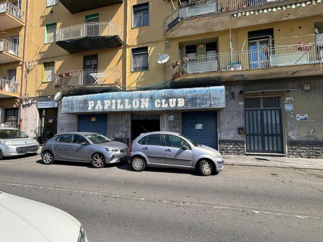 Locale in vendita di 139 m² in Via Antonello da Messina