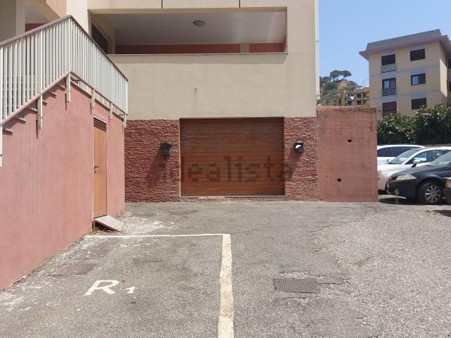 Locale in vendita di 139 m² in Via Oleandri, 9