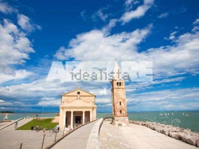 Locale in vendita di 1400 m² in Lungomare Trieste, 50