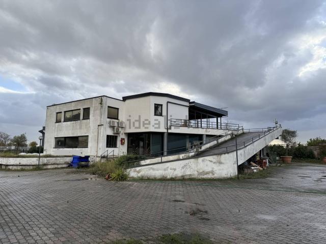 Locale in vendita di 1400 m² in Via Galatina