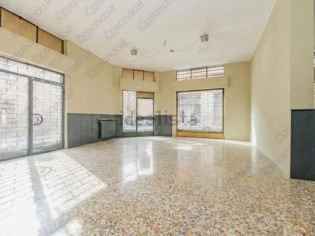 Locale in vendita di 140 m² in Via San Giovanni, 34