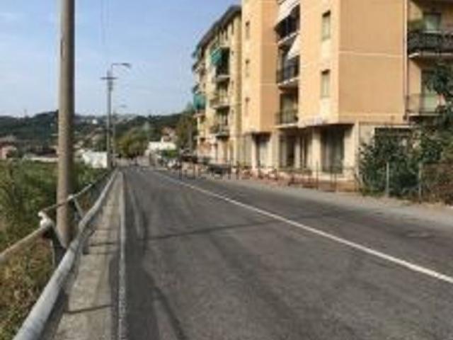 Locale in vendita di 140 m² in Via Antonio Medicina