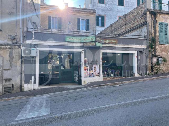 Locale in vendita di 140 m² in Via Acquaviva, 7