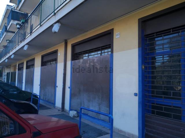 Locale in vendita di 140 m² in Via Agnone