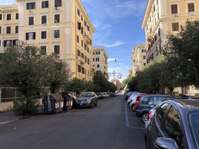 Locale in vendita di 140 m² in Via Alessandro Scarlatti