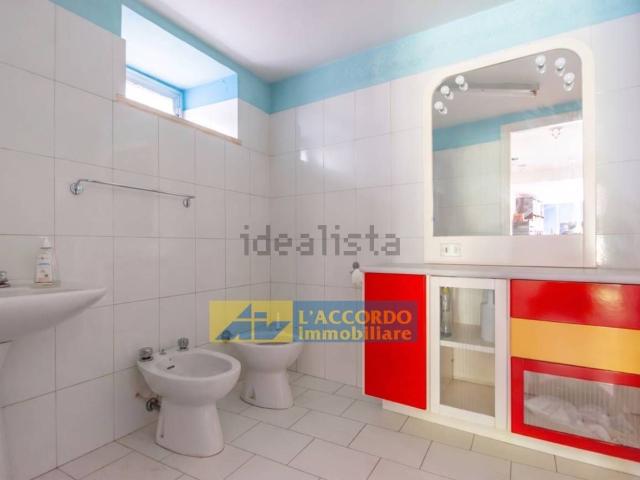 Locale in vendita di 140 m² in Via Asinio Herio, 99